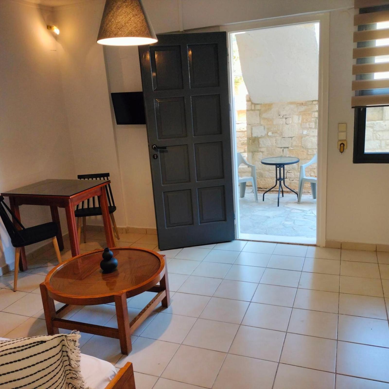 Nancy - Chara Apartments Karteros Bagian luar foto