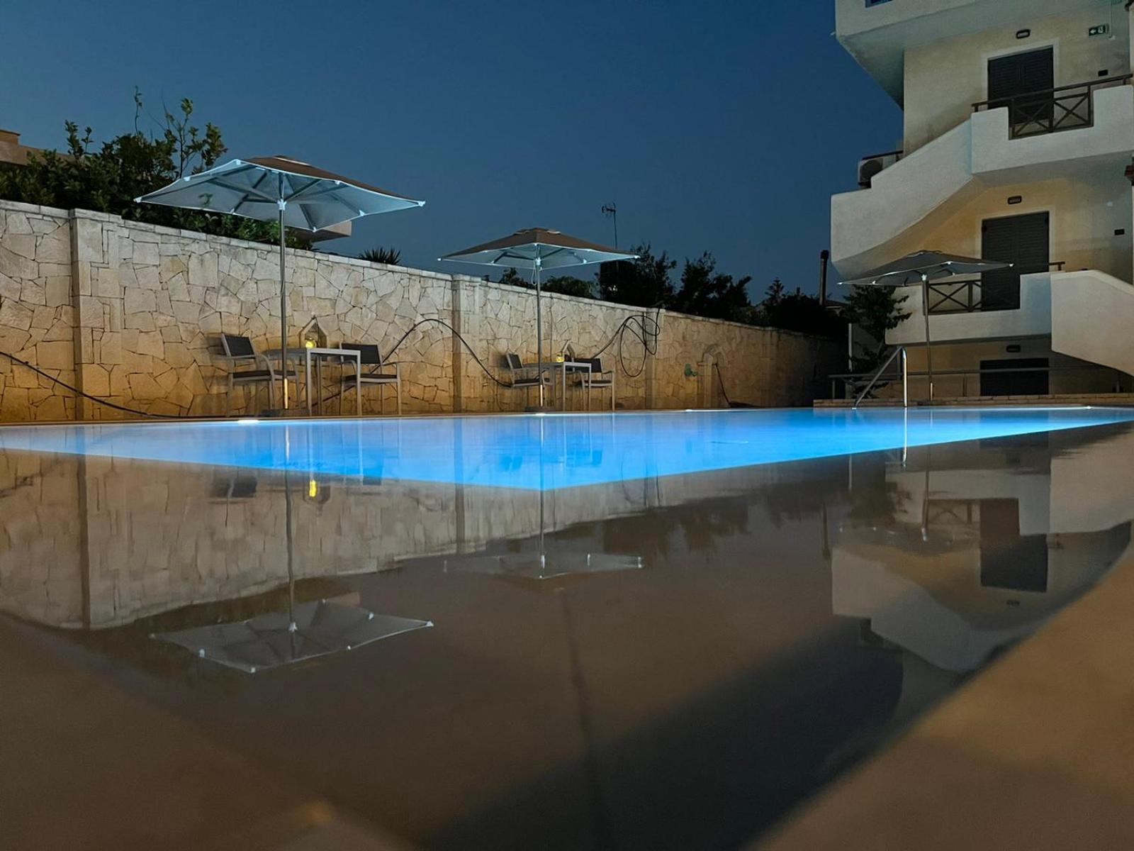 Nancy - Chara Apartments Karteros Bagian luar foto